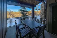 Trailhead Lodge 2118