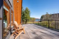 Lakeview Deck and Electric Fireplace - Spacious Charming Escape Hotel a Terra Alta