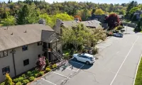 Access to Chetola Resort Amenities and Private Patio - Charming Tranquil