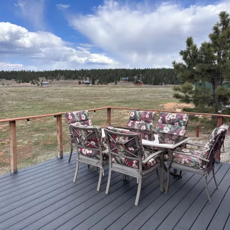 Little Red Cabin with WiFi in Duck Creek Village