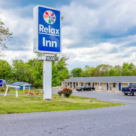 Relax Inn by OYO Natural Bridge I-81