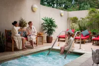 Golf Course View and Smart TV - Elegant Condo Retreat Hotels in Napa County