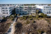 Expansive Deck and Community Swimming Pool - Gorgeous Oceanfront Haven
