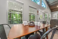 Charming Cabin with Fire Pit and Hammock - Tranquil Mountain Retreat Hotels in DeKalb County