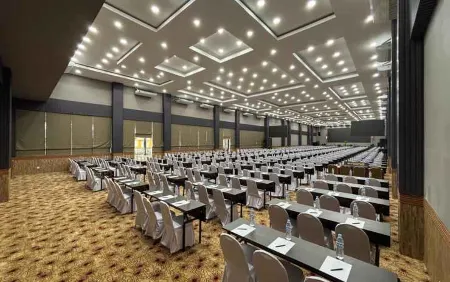 Vega Prime Hotel & Convention Отели в г. West Sorong