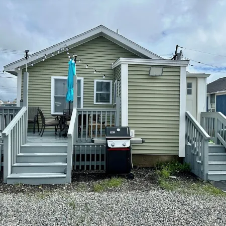 Premier, modern, fully renovated, Beach home...stroll to the beach in 3 minutes!