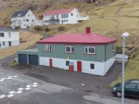 2Br Home with Sea Views and Parking - Tórshavn Hotels in Argir