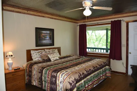 Anglers Riverfront Motel