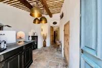 Au Ralenti du Lierre Hotels in Ménerbes