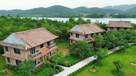 Hue Ecolodge Отели рядом с достопримечательностью «Hon Chen»