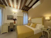Residenza Briati Hotels near Rio San Barnaba