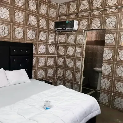 Elite Poolbar & Lodge - Homestays