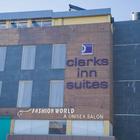 Hotel Clarks Inn Suites Kangra