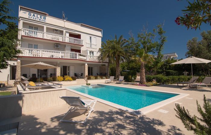 Seagull Pool Apartments & Studios