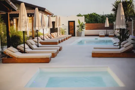 Lej & Laj Residence Отели рядом с достопримечательностью «Bay of Lalzi»