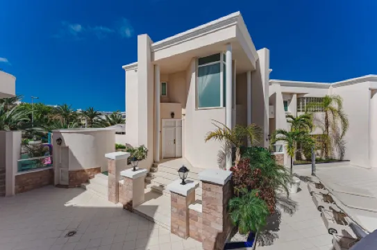 Flamingo Suites Boutique Hotel