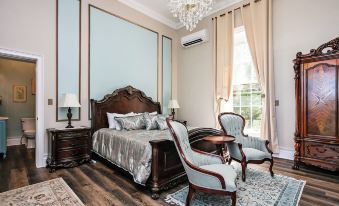 1851 Historic Maple Hill Manor B&B