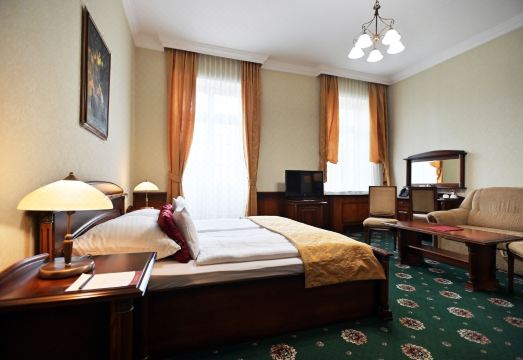 5. 호텔 에게르 &..