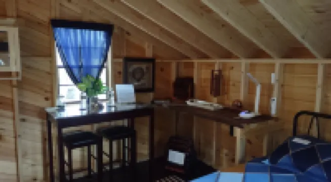 Schlafman's Hollow Off-Grid Cabins โรงแรมใน