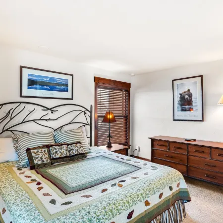 Kutuk 112 - Luxury Condo w/ a Shared Sundeck & Hot Tubs - Near Hiking & Biking Trails