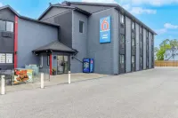Motel 6 Niagara Falls, on Near the Falls 나이아가라 폭포 호텔