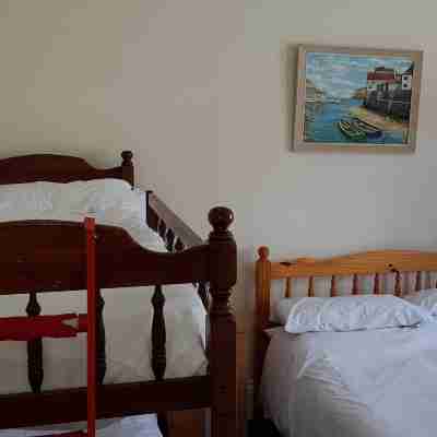 Flat - Sleeps 6 & on Street Parking Rooms