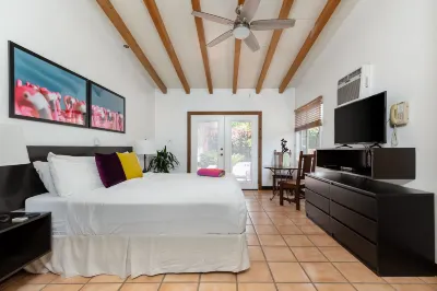 Float Palm Springs - Adults Only Hotels near Palm Springs International Airport