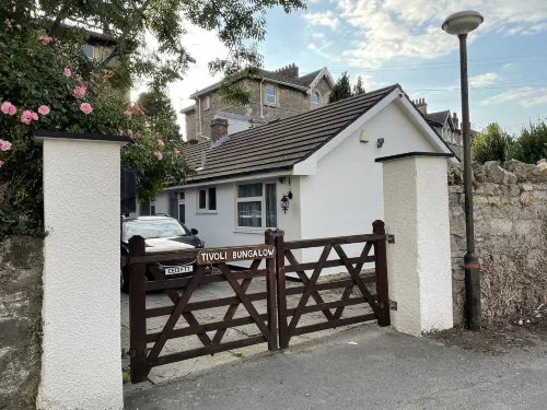 Tivoli Bungalow - parking