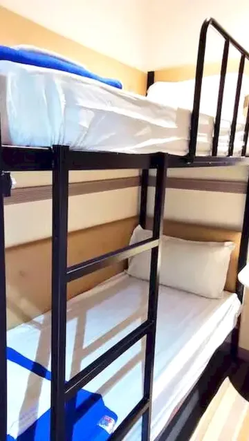 เตียงในห้องหอพักผู้หญิง