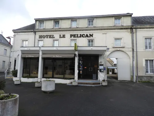 Logis Hôtel le Pélican & Son Restaurant Hotels in Linières-Bouton