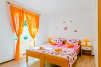 Apartment Magdalena Hotels near Wine Tasting Brac