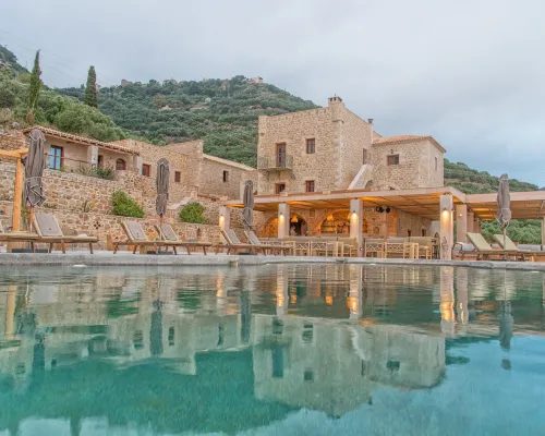 Brazzo di Maina Hotels in Itilo