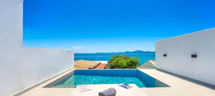 Akrogiali Apartments Hotels in Feakes