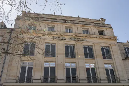 Hôtel Central Отели рядом со станцией POITIERS RAILWAY STATION