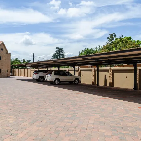 Camelot Guest House & Apartments