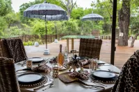 Safari Moon Luxury Bush Lodge