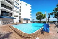La Quinta Inn & Suites by Wyndham Cocoa Beach Oceanfront - Strand