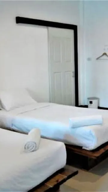 ห้องดีลักซ์ เตียงสามเตียง วิวสวน