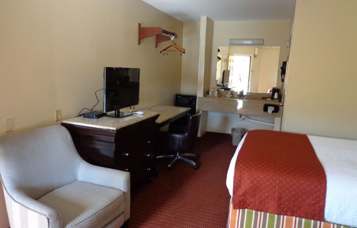 Economy Inn Express Warren