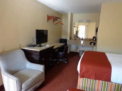 Economy Inn Express Warren Hotels in 