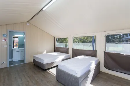 Shoal Bay Holiday Park Отели рядом с достопримечательностью «Tomaree Head Summit walk»