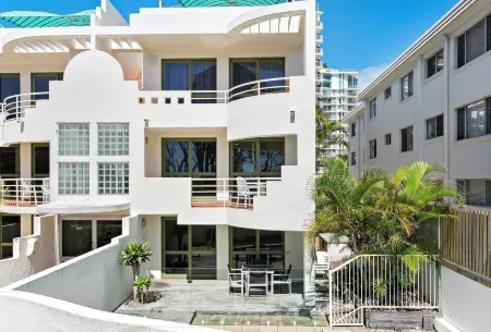 Camargue Beachfront Apartments Отели рядом с достопримечательностью «Маручйдор Бич»