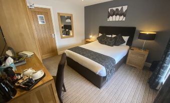 The Three Horseshoes Hotel