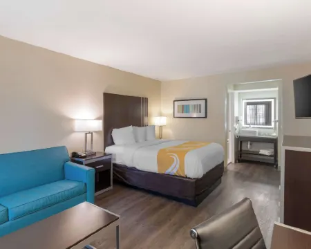 Quality Inn & Suites Camarillo-Oxnard Hotels in Camarillo