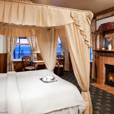 Doryman's Oceanfront Inn Hotels near Balboa Pavilion