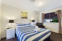 Clifford Park Motor Inn Hotels in Newtown