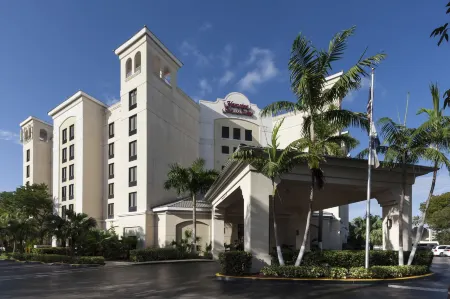 Hampton Inn & Suites Miami-Doral/Dolphin Mall Отели рядом с достопримечательностью «Трамп Нешнел Дорал Майами»