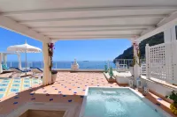 Villa Boheme Exclusive Luxury Suites - Hot Tub