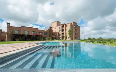 Regency Park Hotel Hotels near Plaza las palmeras