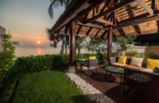 เดอะ ซันเซ็ท บีช รีสอร์ท แอนด์ สปา ตลิ่งงาม โรงแรมในตำบลตลิ่งงาม